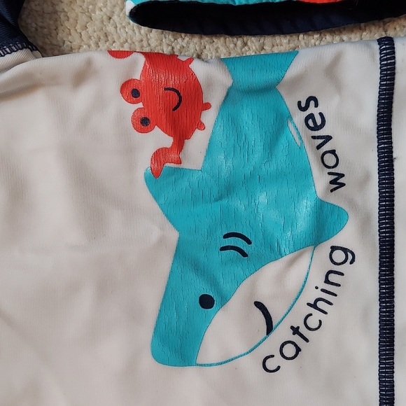 Rash Guard Swim Set with Bucket Hat - Picture 7 of 9